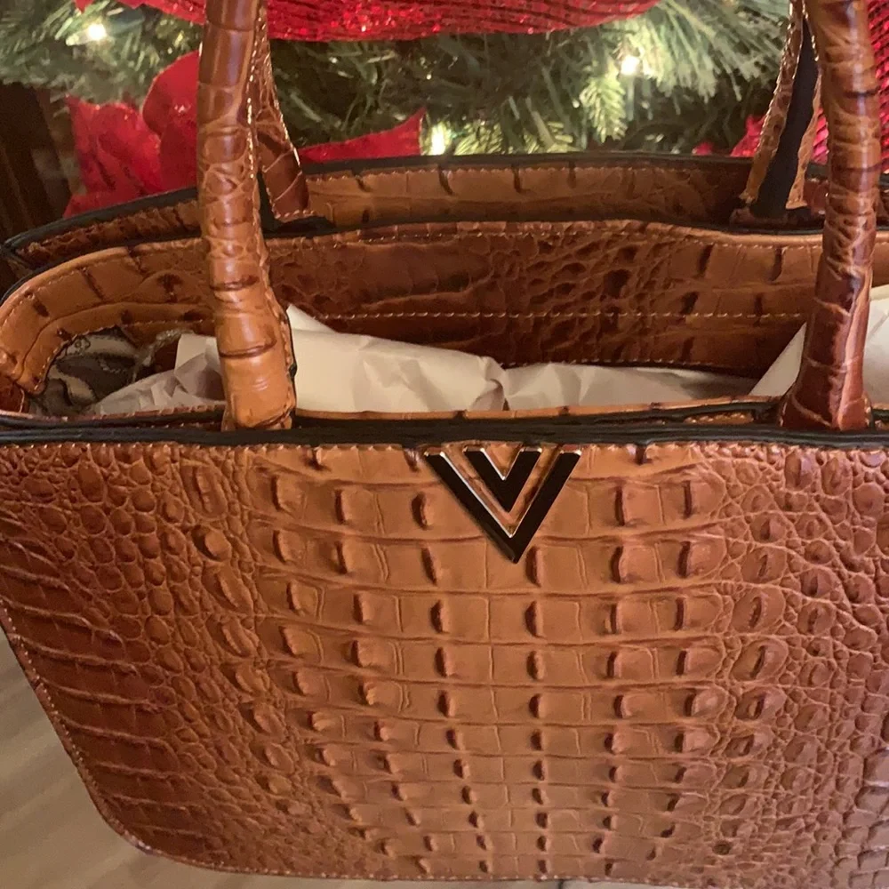 Purses - Picture 2 of 5